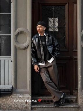 VINTAGE 1990’S OVERSIZED FLAP POCKET LEATHER BOMBER JACKET IN BLACK